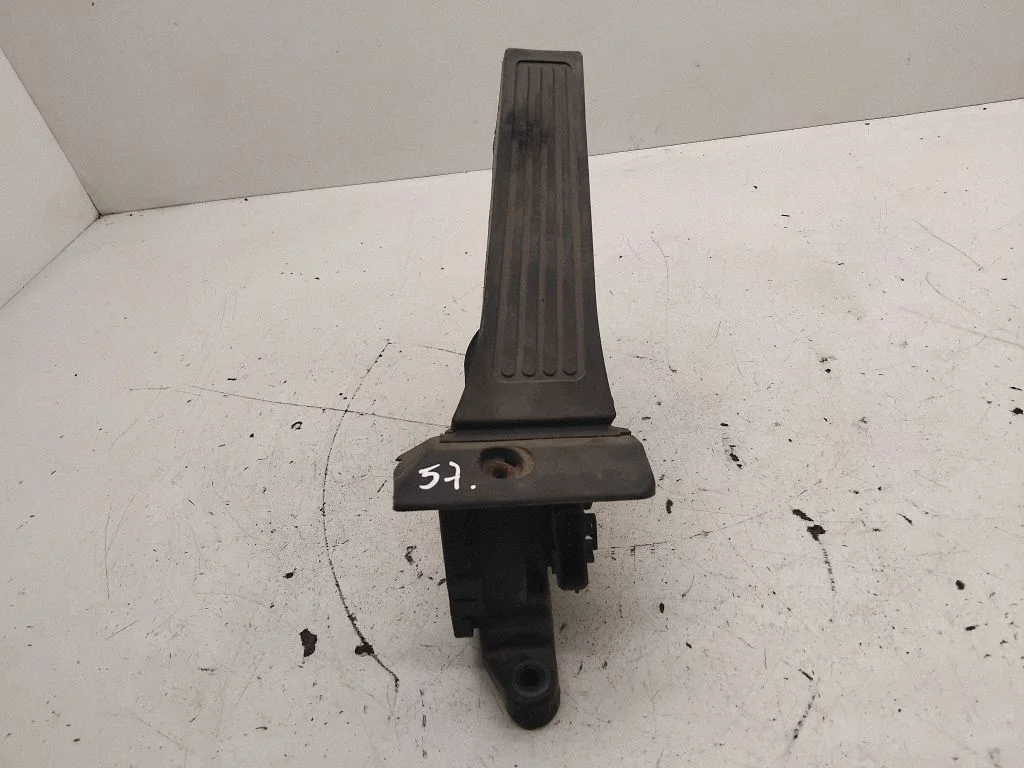 Accelerator throttle pedal DH327262S000