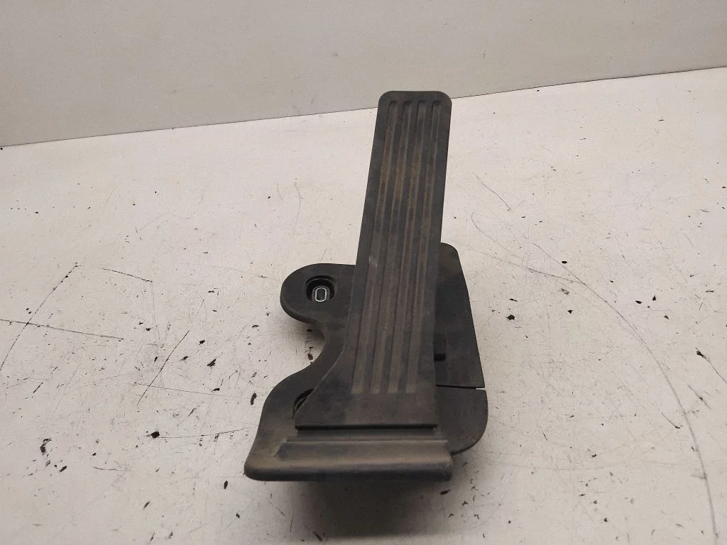 Accelerator throttle pedal GHK341600