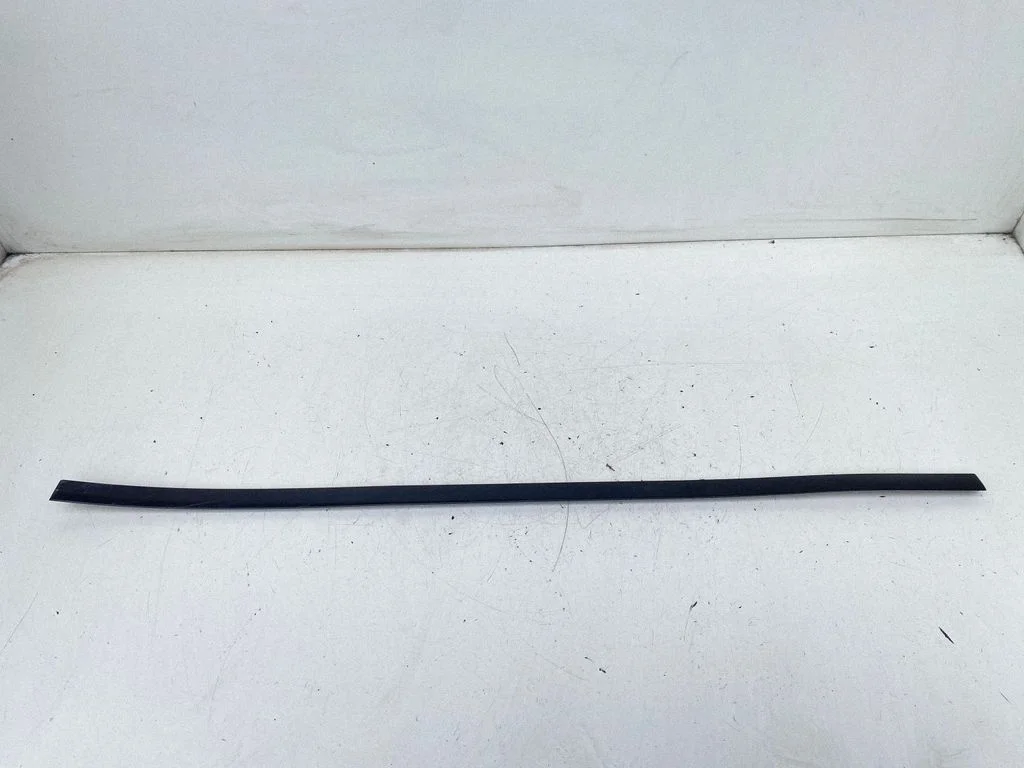 Esiukse liist (mold) 4B0853954A