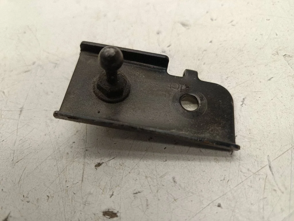 Radiatoru paneļa kronšteins HCE5302291