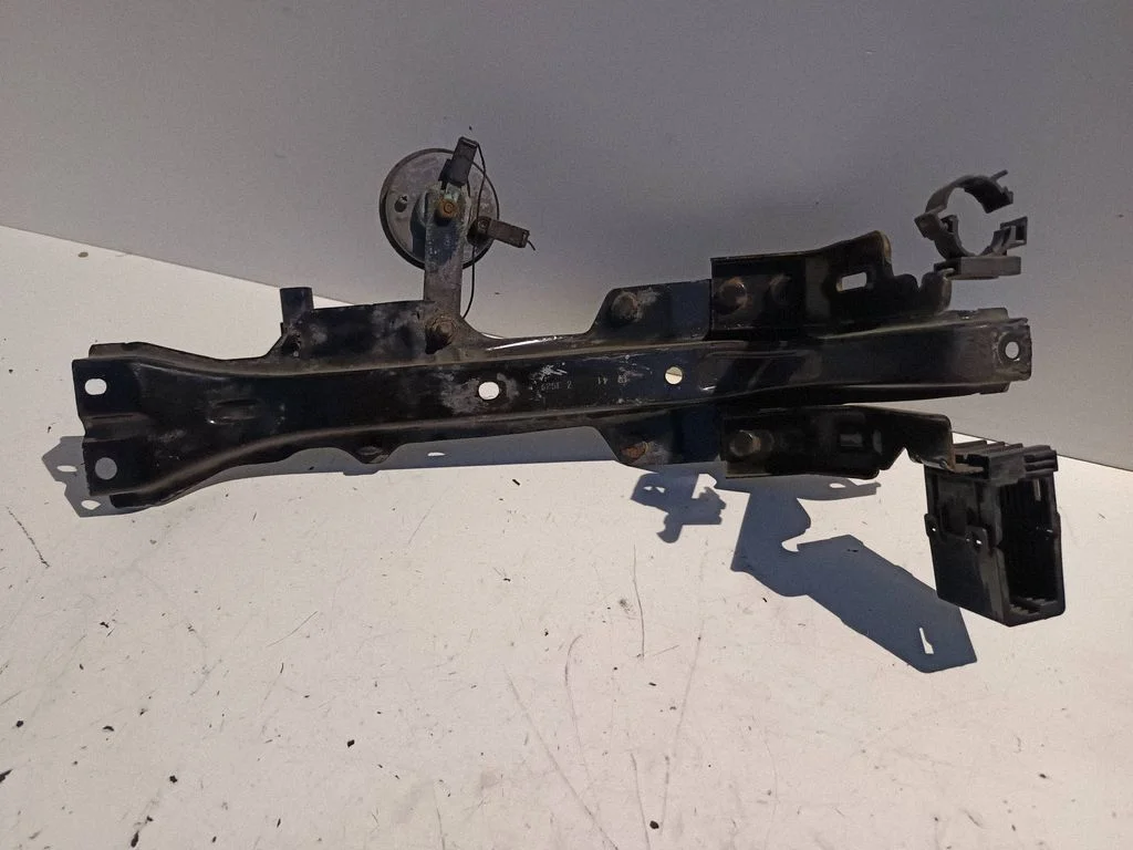 Radiator support slam panel bracket 625E2