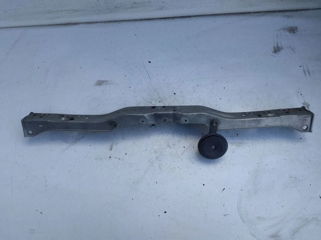 Radiator support slam panel bracket 18414