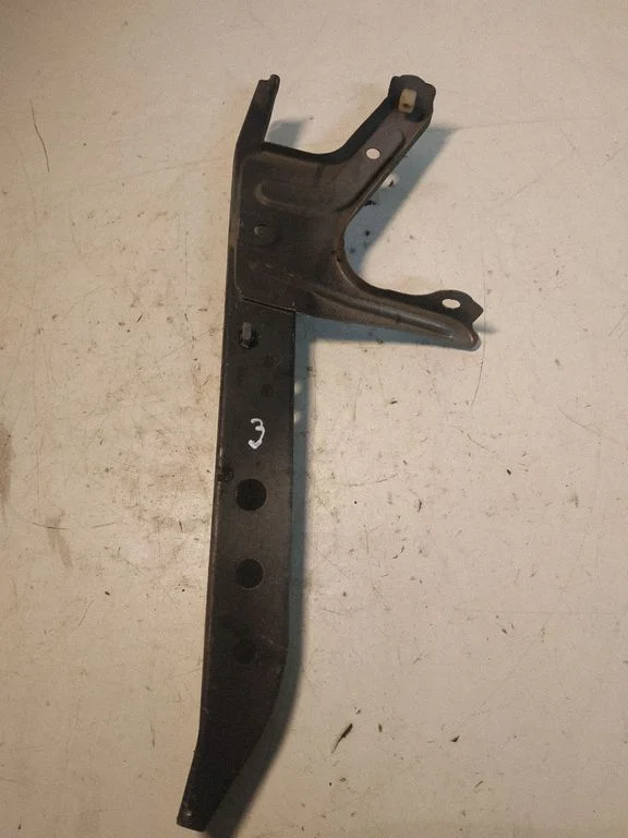 Radiator support slam panel bracket
