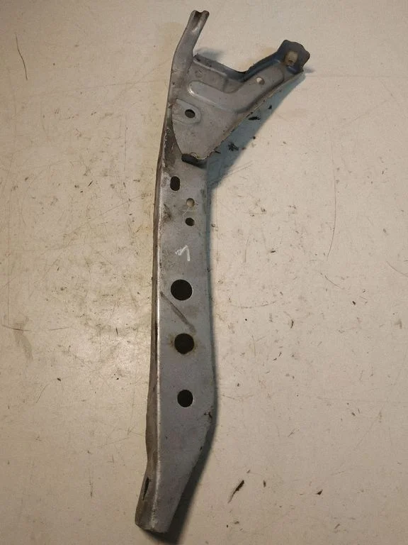 Radiator support slam panel bracket