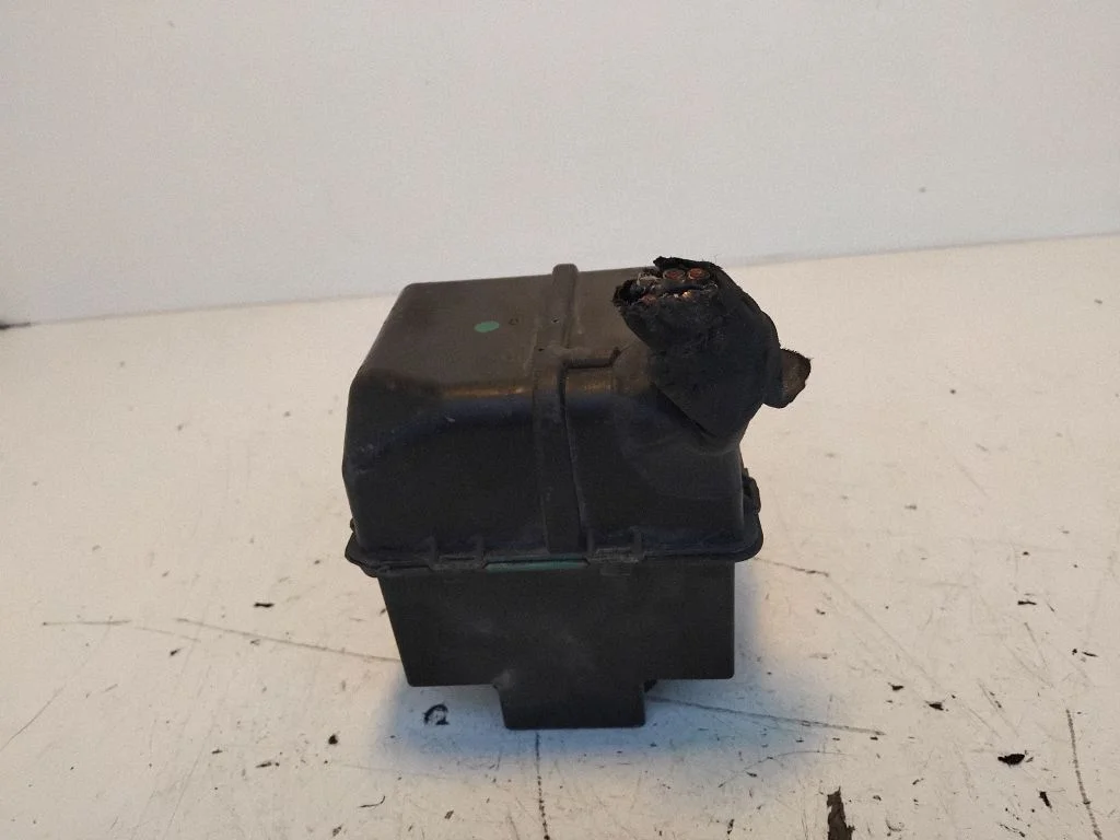 Fuse box set 7N0937311