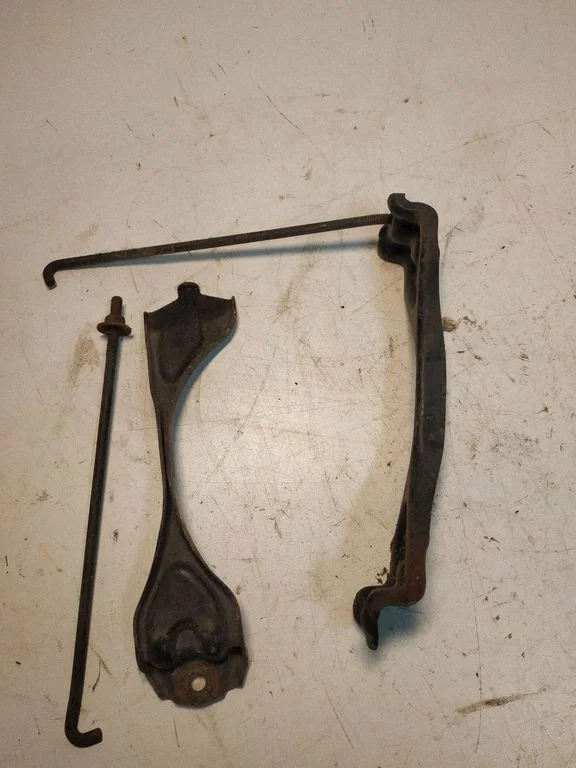 Battery bracket
