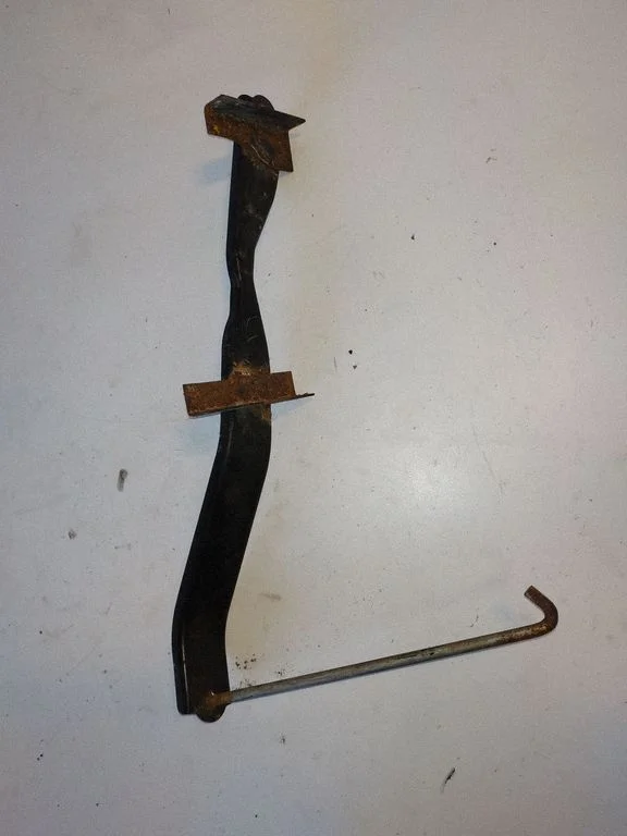 Battery bracket