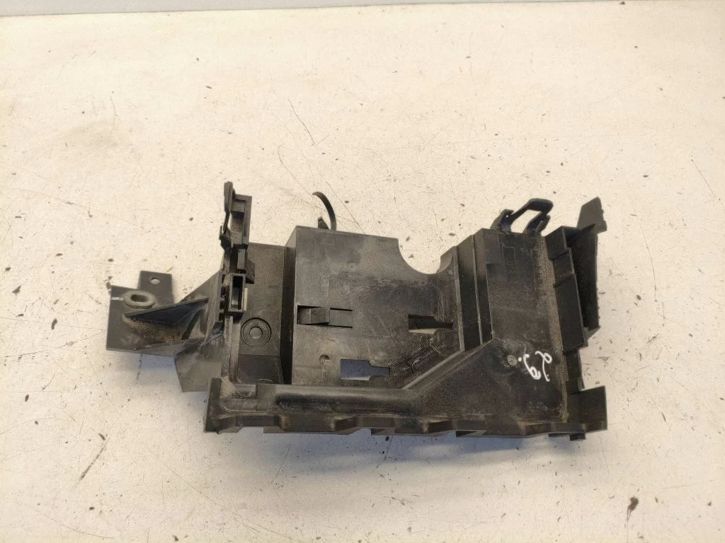 Cita motora nodalījuma detaļa DG9T14A301AD