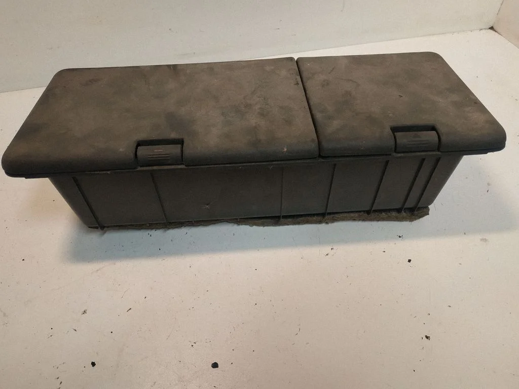 Glove box in trunk 84915EB300