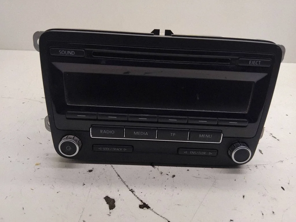 Raadio / CD/DVD-mängija / navigatsioon – Volkswagen Touran II (2010-2016)