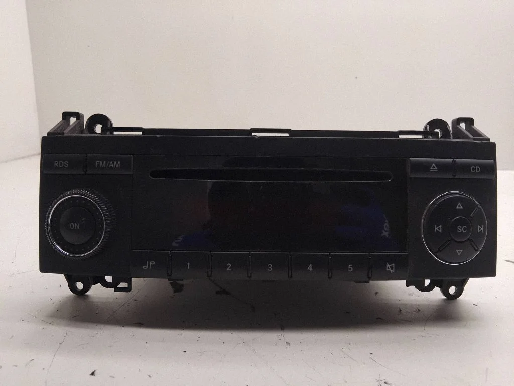 Radio/CD/DVD atskaņotājs/navigācija A1698200486