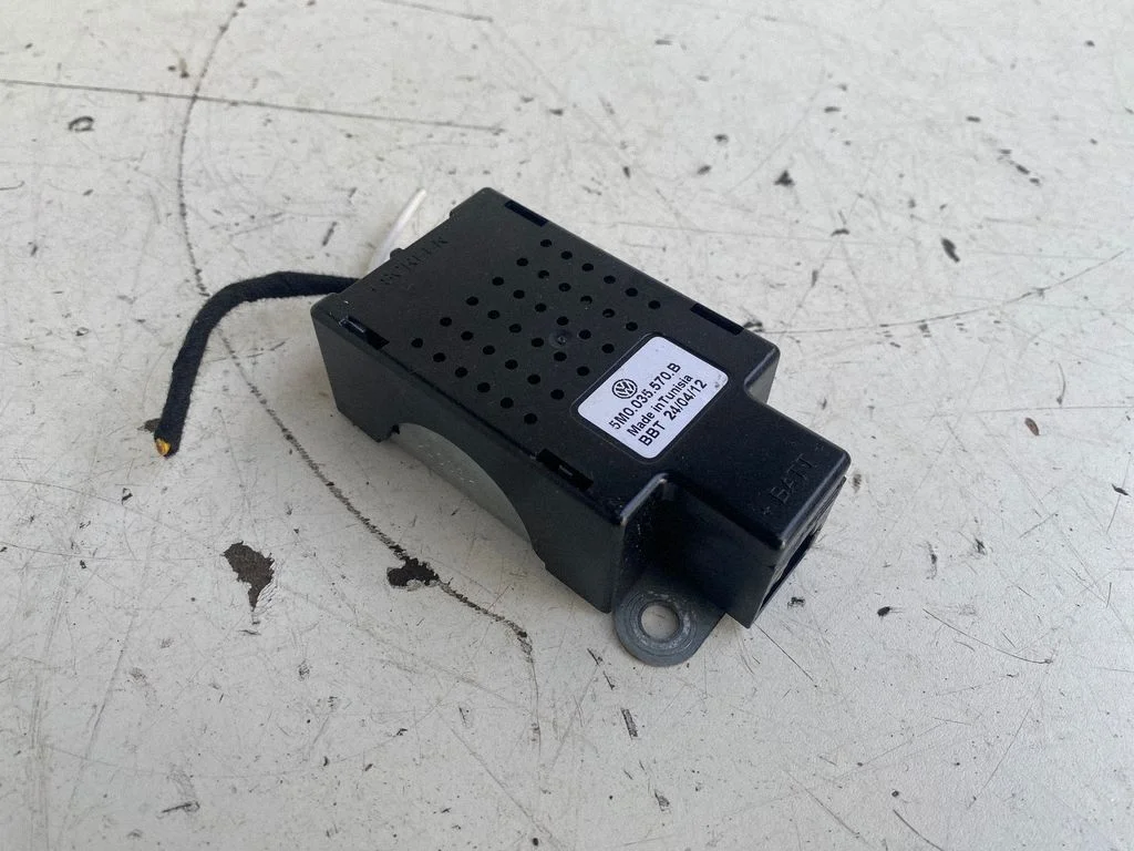 Aerial antenna amplifier – Volkswagen Golf Plus (2005-2013)