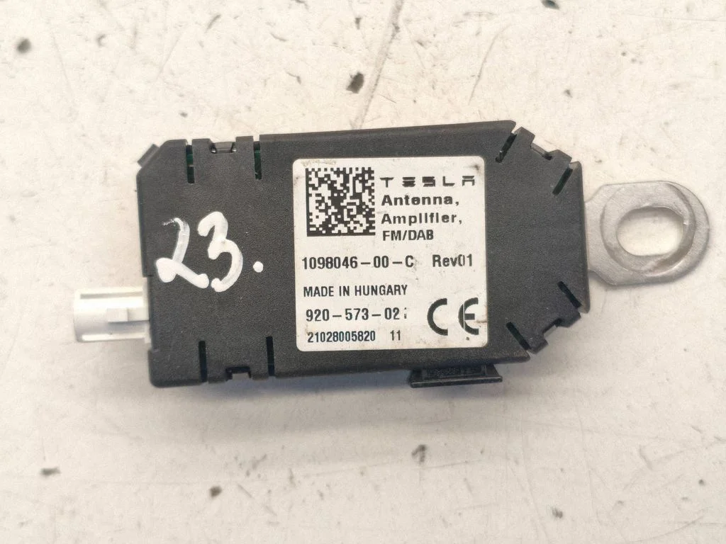 Antenas pastiprinātājs 109804600C