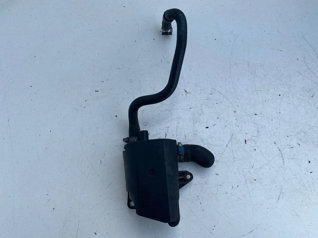 Karteriventilatsioon/-toru(d)/-voolik(ud) – Volvo XC70 (2001-2004)