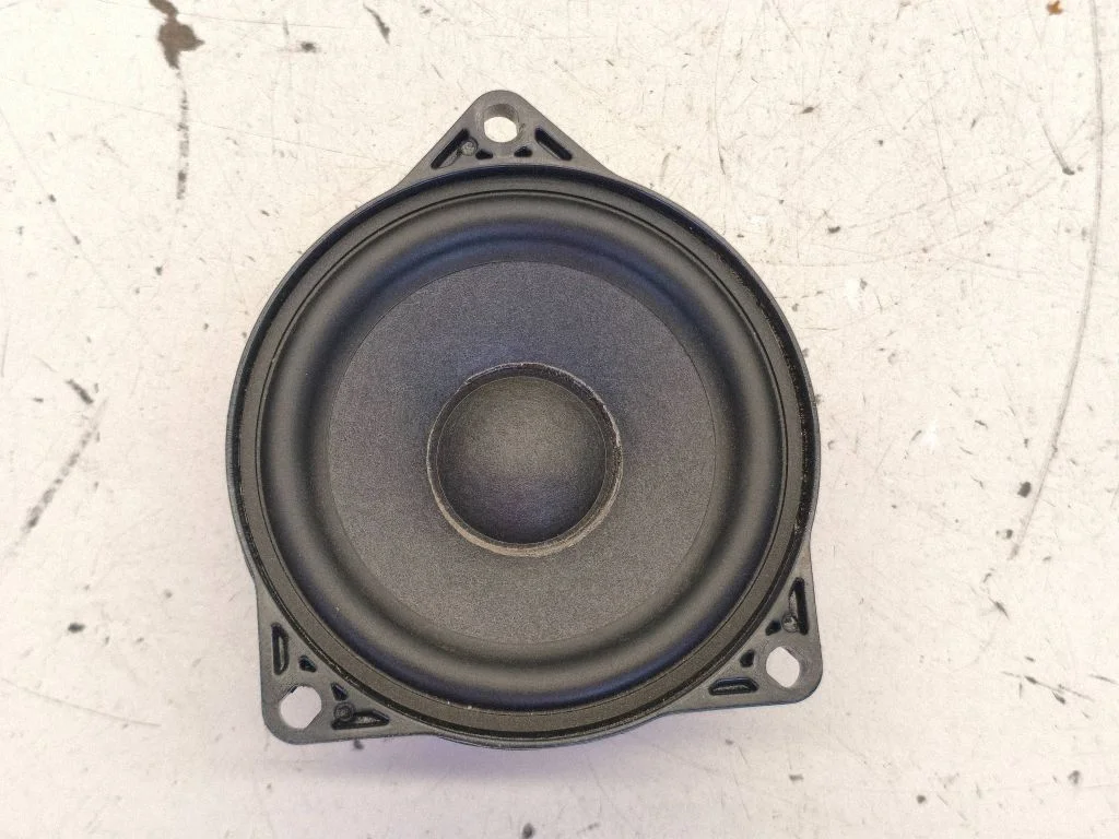 Panel speaker – Tesla Model Y (2020-)