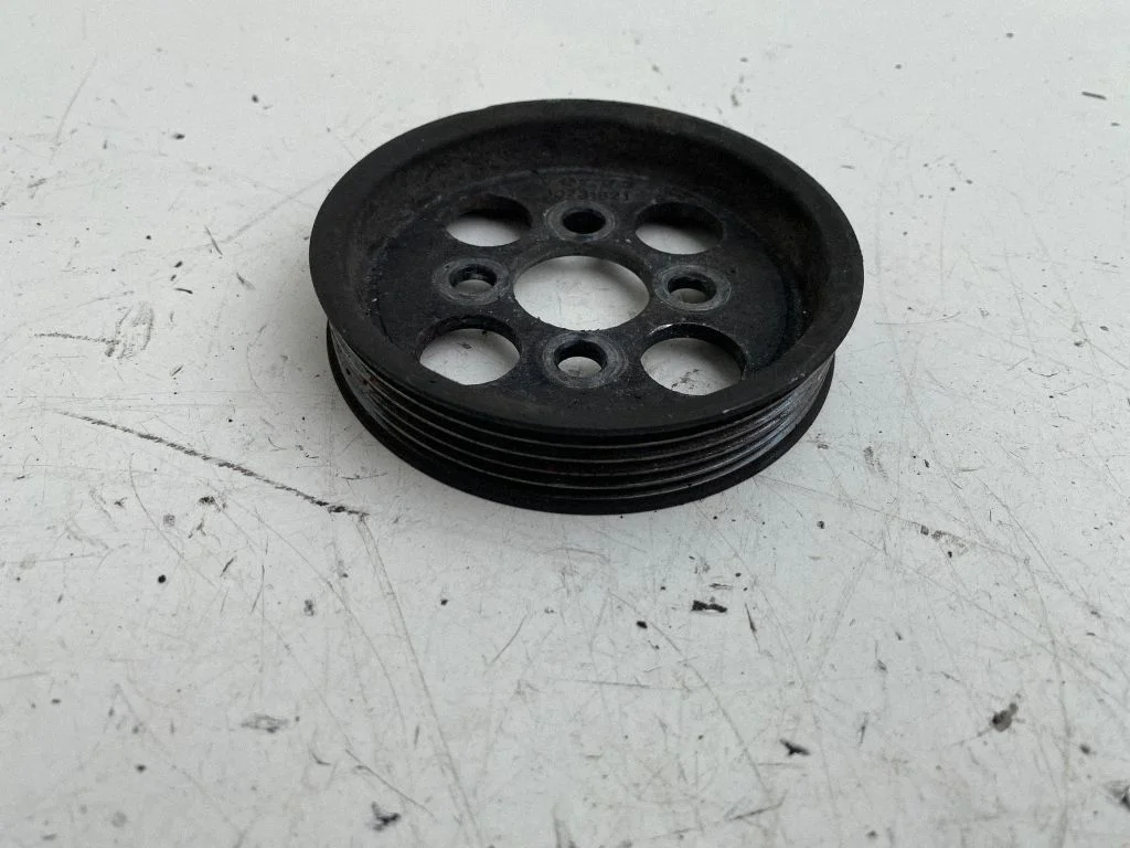 Roolivõimendi pumba rihmaratas – Volvo V70 (2008-2013)
