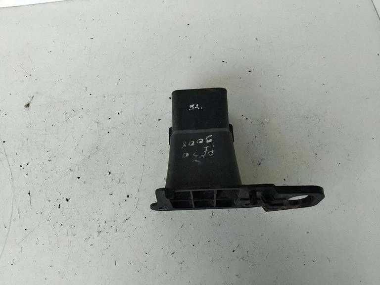 Absorber zderzaka przedniego – Peugeot 3008 I (2008-2015)