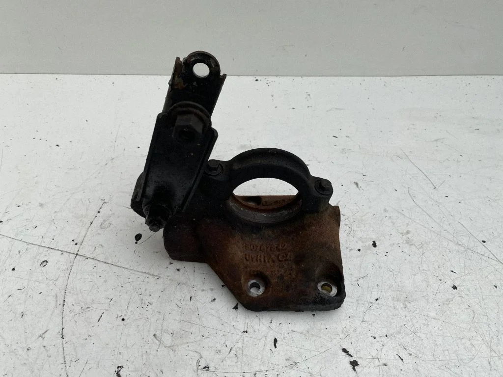 Driveshaft support bearing bracket – Volvo V70 (2008-2013)
