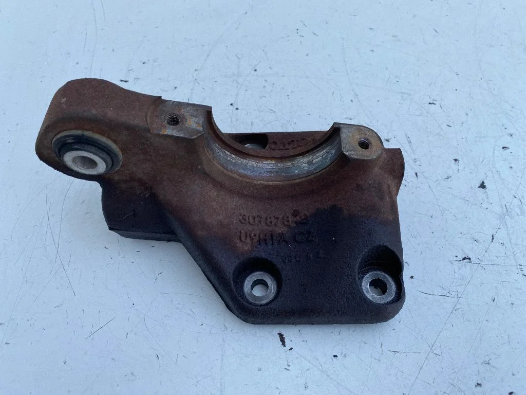 Driveshaft support bearing bracket – Volvo V70 (2008-2013)