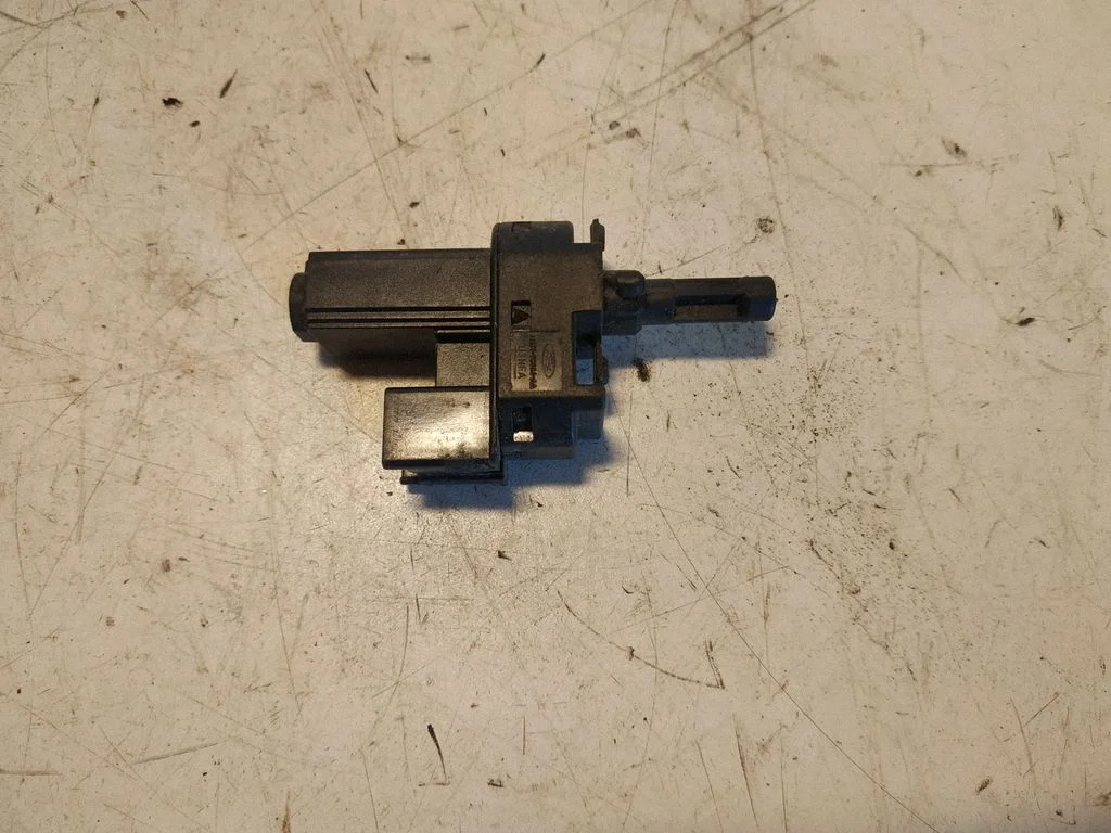 Clutch pedal sensor – Volvo V50 (2004-2007)