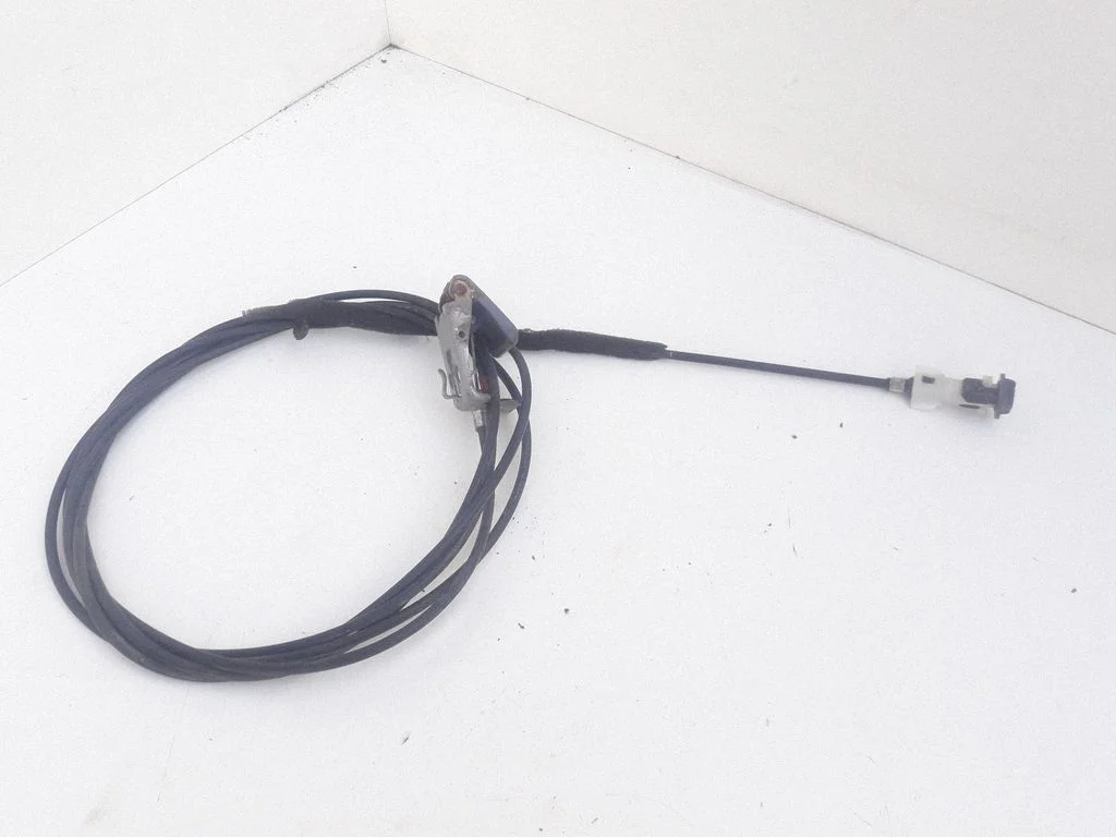 Fuel cap release pull handle