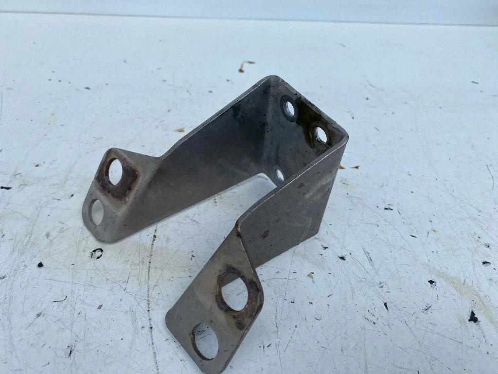 Summuti kinnitus/ hoidik – Volvo V40 (2012-2019)