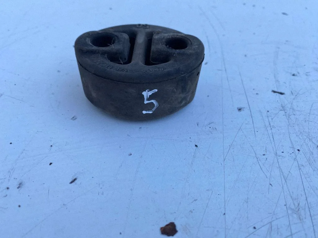 Muffler mount bracket/holder 1756546040