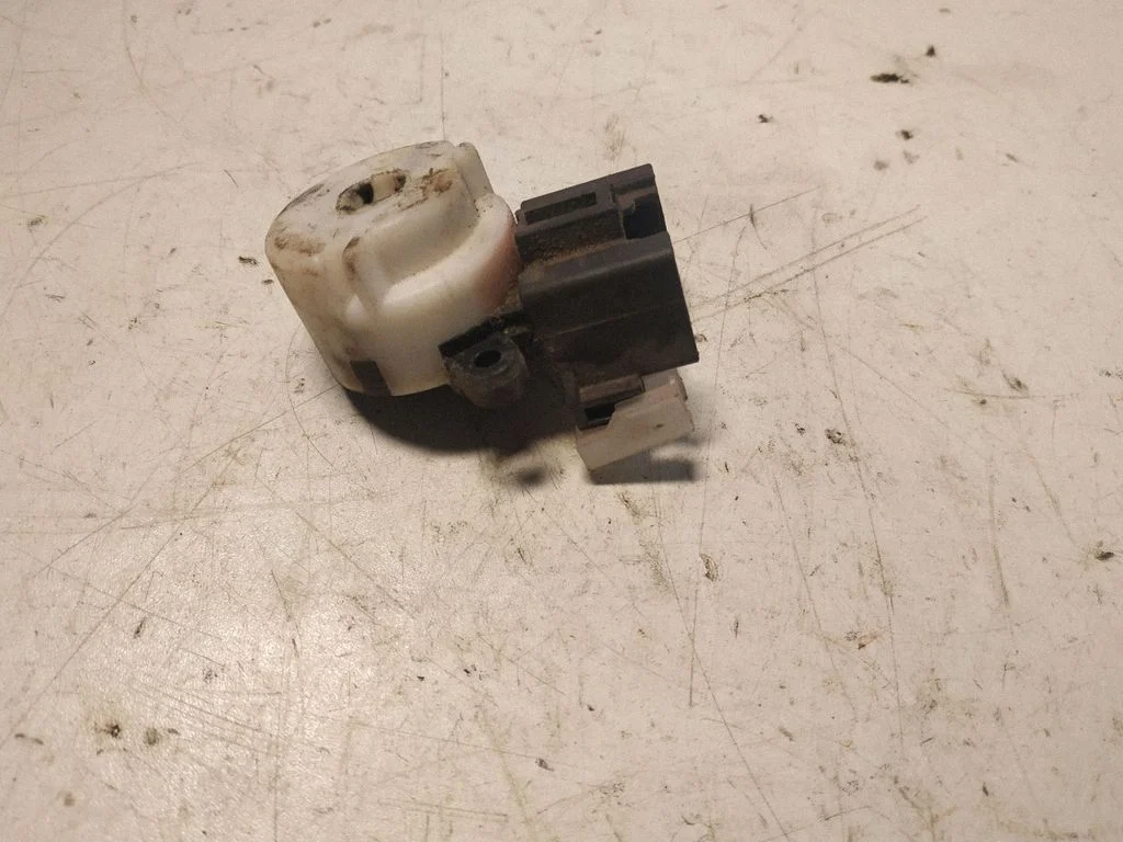 Ignition lock contact