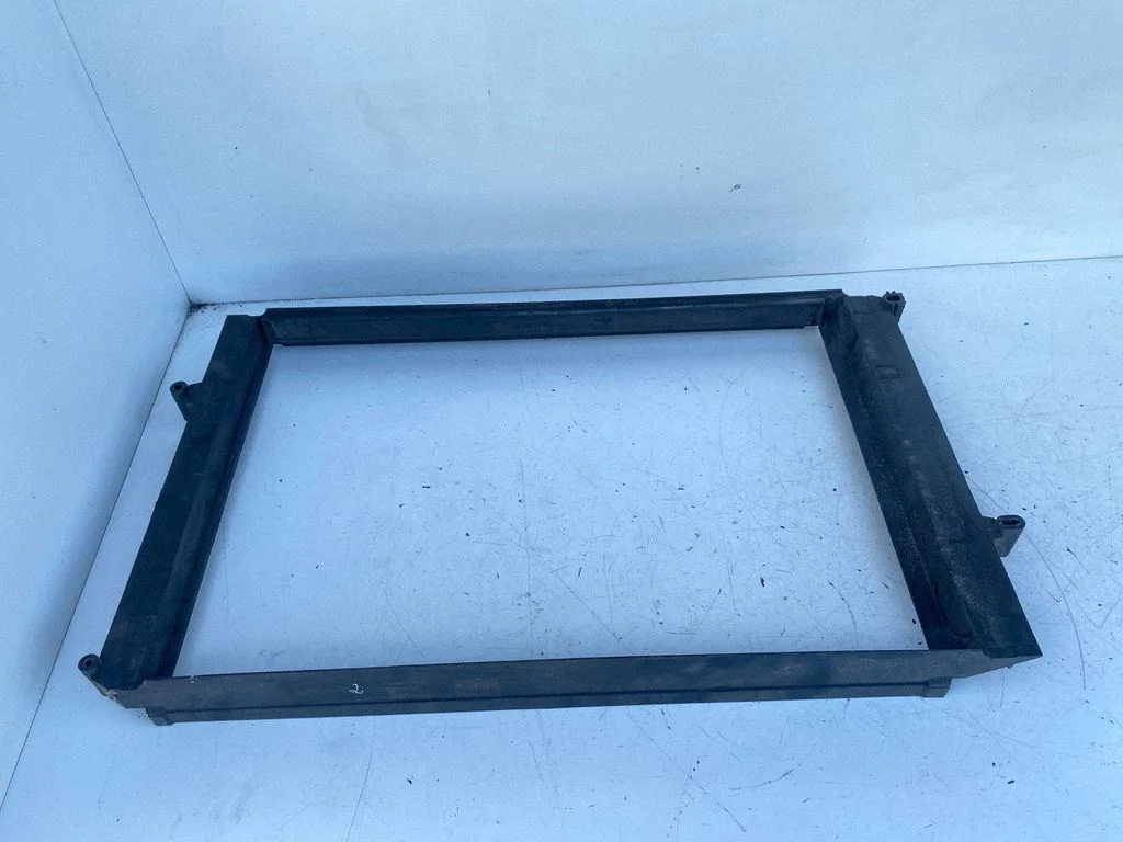 Radiator trim – Volvo S80 (1999-2003)