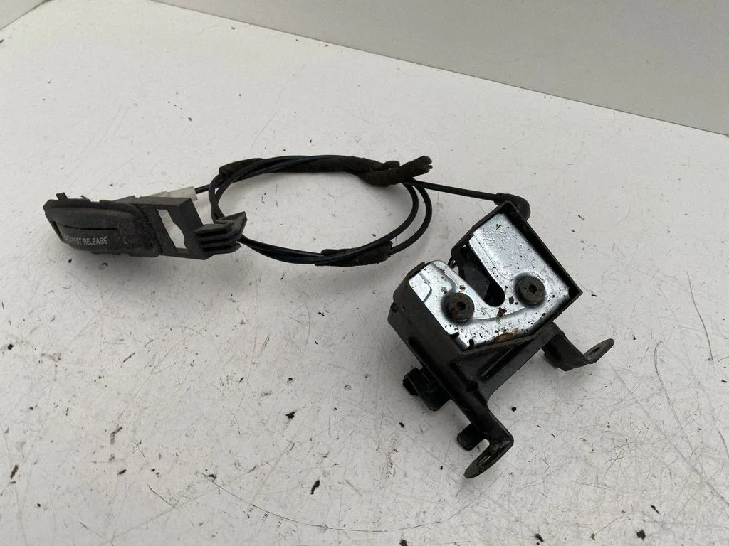 Seat back rest lock catch