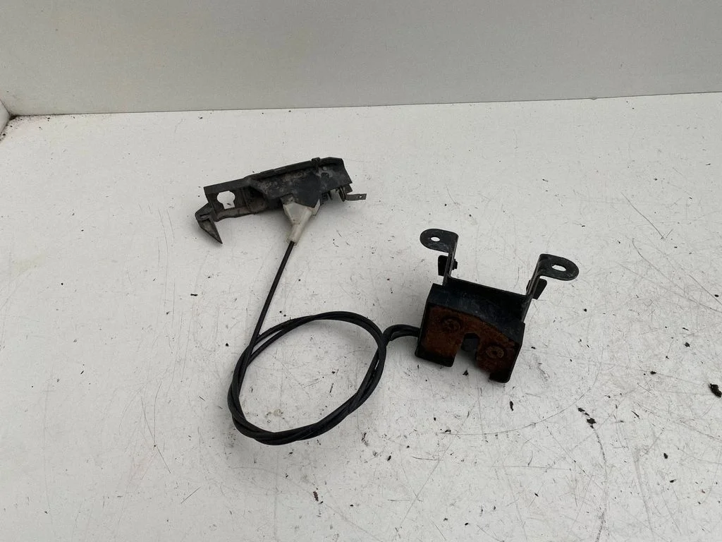 Seat back rest lock catch