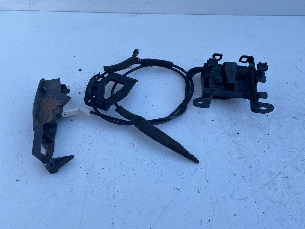 Seat back rest lock catch – Volvo S80 (2004-2006)