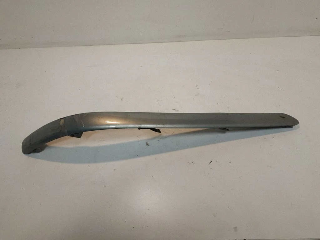 Rear bumper trim bar molding – Toyota Avensis T250 (2003-2006)
