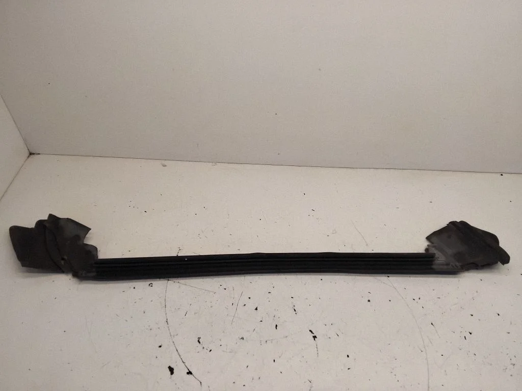 Tagaukse akna tihend – Mercedes-Benz CLA-klass C117 X117 W117 (2013-2019)
