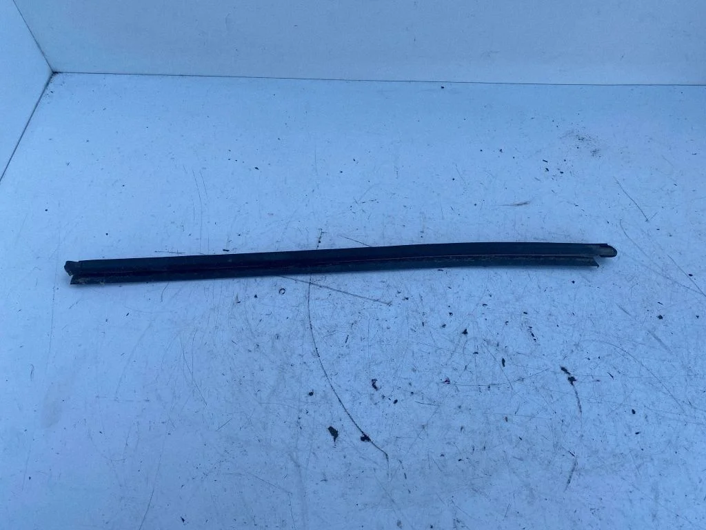 Rubber seal rear door window/glass – rear left