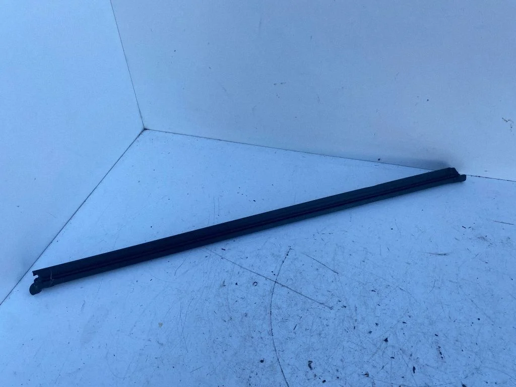 Aizmugurējā blīvgumija (pie stikla) 5G6839479