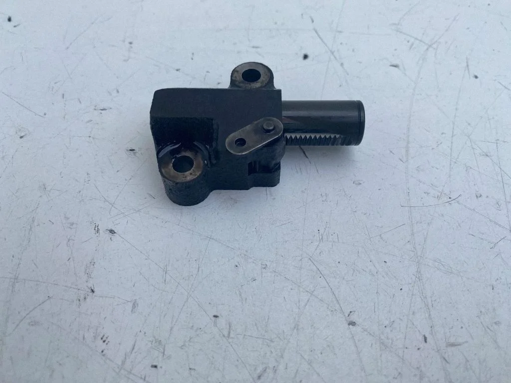 Sadales siksnas/ķēdes spriegotājs 060120R010