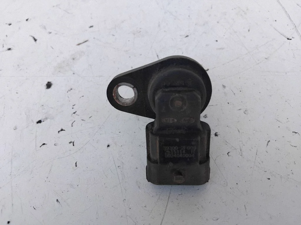 Camshaft position sensor 393002F000