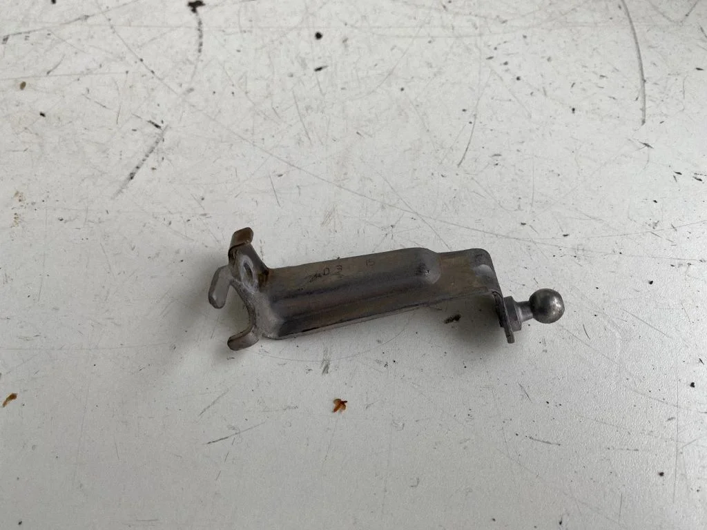 Cita motora nodalījuma detaļa 04E103932C