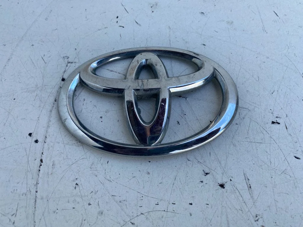 Ražotāja emblēma/modeļa burti – Toyota RAV 4 (XA30) (2006-2016)