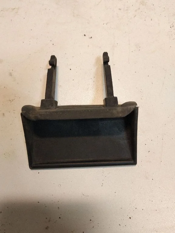 Tailgate trunk handle 4B8827778B