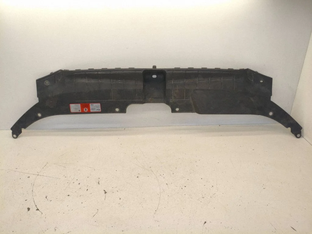 Radiatoru paneļa augšējā daļa 8R0807081