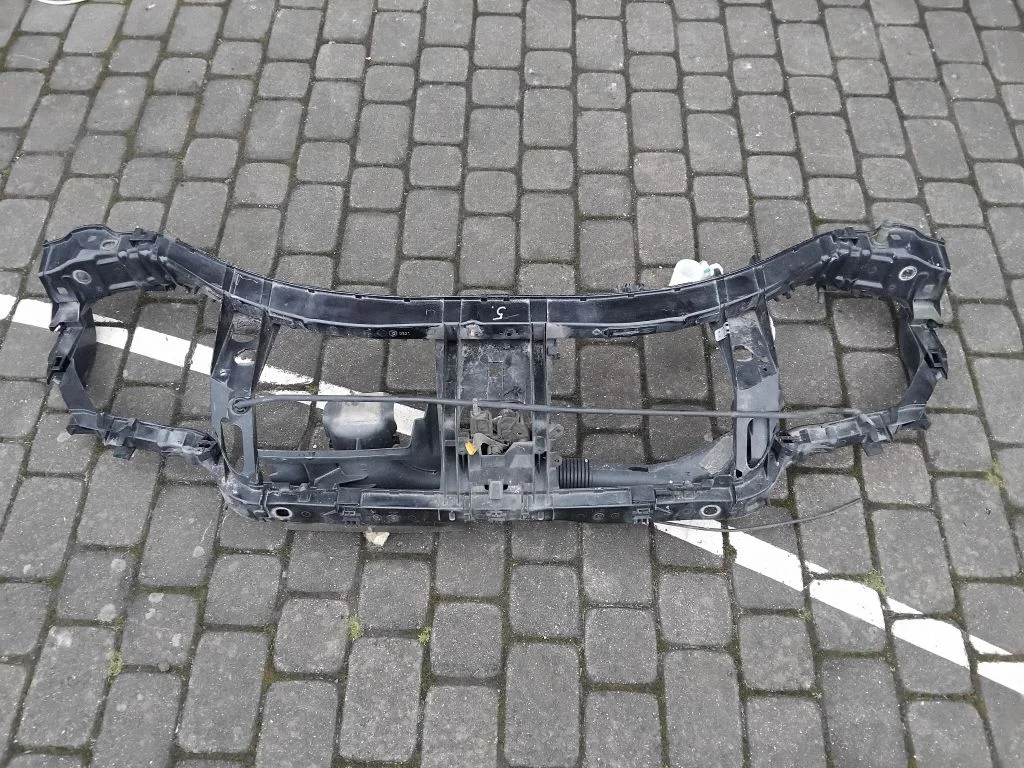 Radiatoru paneļa augšējā daļa AM218B041AC