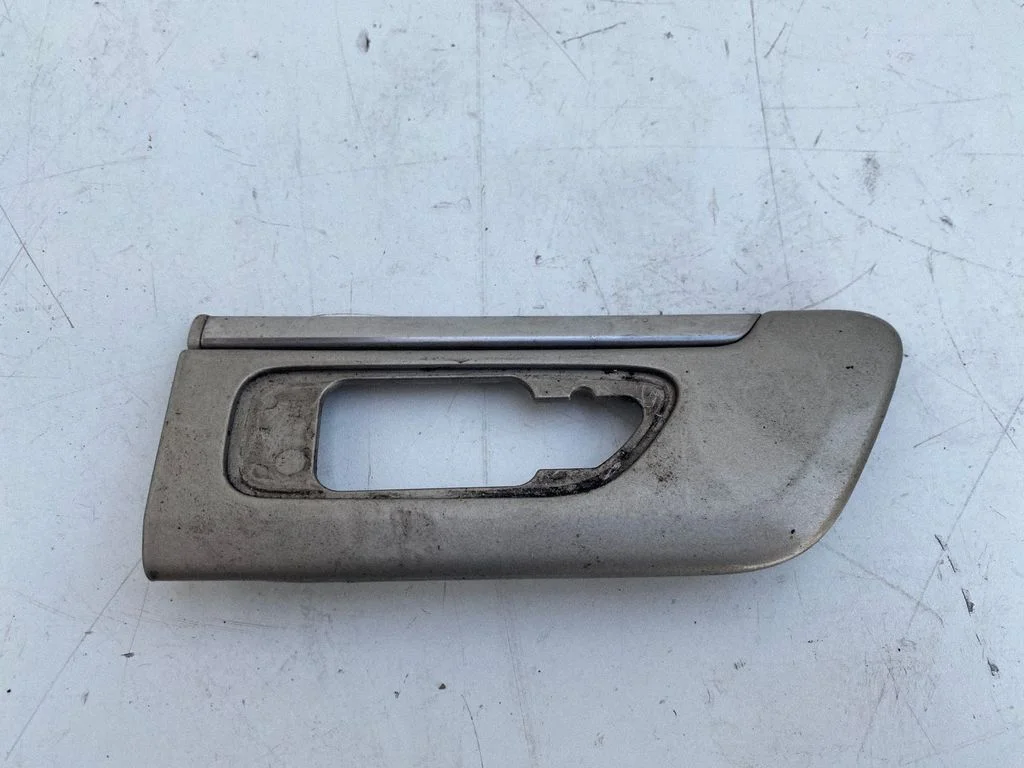 Fender trim (molding) – Volvo S80 (2004-2006)