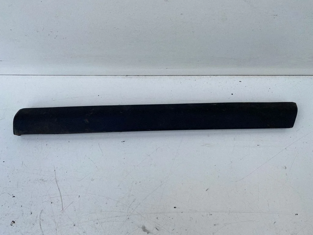 Spārna apdare (moldings) 8L3853699A