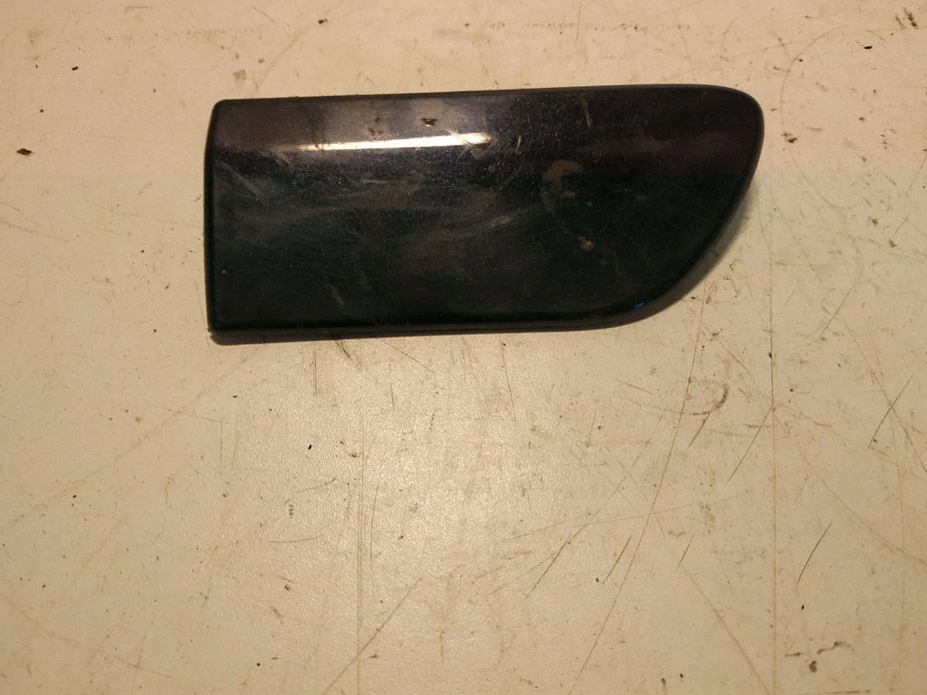 Fender trim (molding) – Volvo V70 (2005-2008)