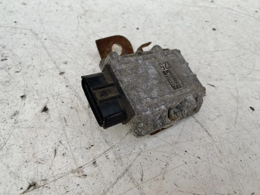 Ignition amplifier control unit – Toyota Carina T170 (1988-1992)