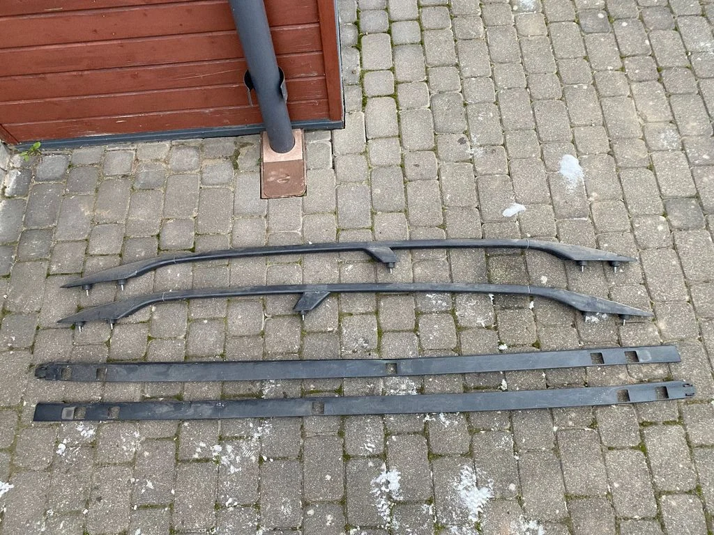 Roof bar rail