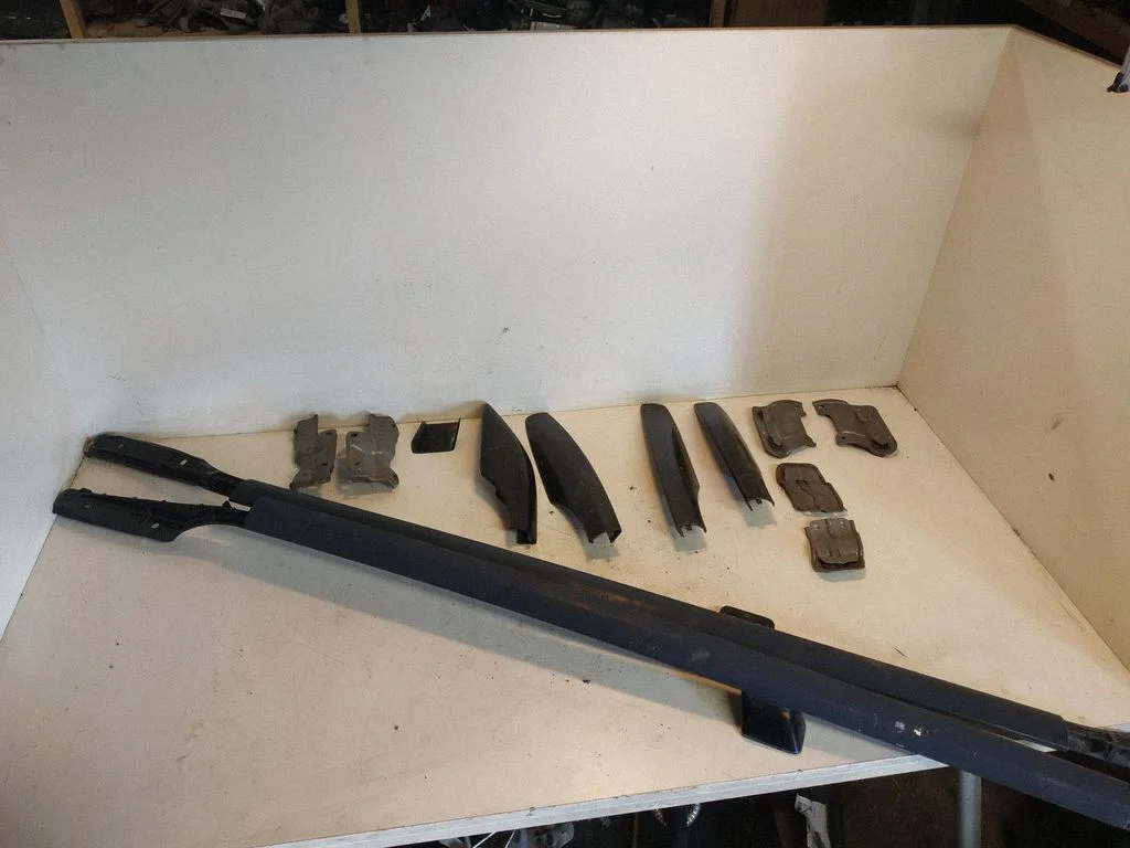 Roof bar rail – Toyota Avensis Verso (2001-2009)