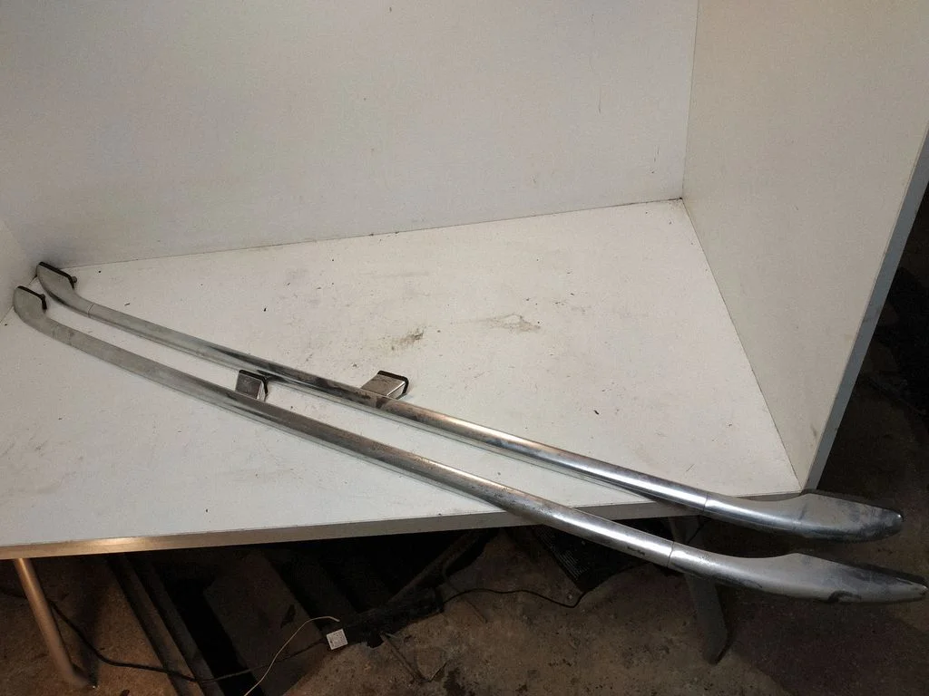 Roof bar rail
